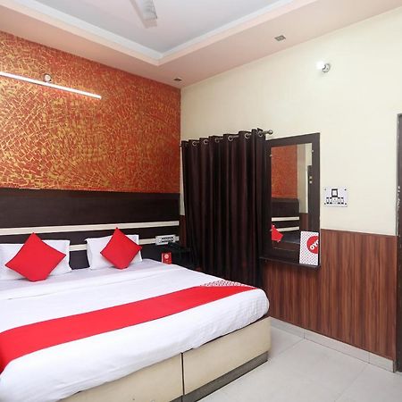 Vaccinated Staff- Oyo 18541 Hotel Haridev Roorkee Kültér fotó