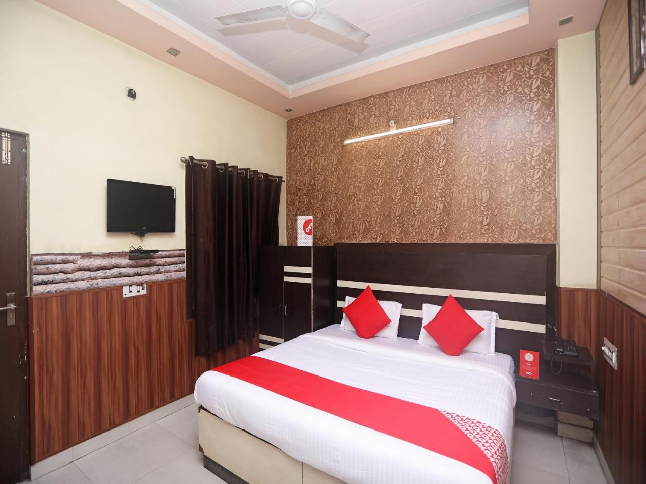 Vaccinated Staff- Oyo 18541 Hotel Haridev Roorkee Kültér fotó